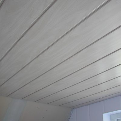 Systeemplafond badkamer akoestisch plafondplaten waterbestendig vocht afstotend wit bruin plafond panelen Systeemplafond badkamer akoestisch plafondplaten waterbestendig vocht afstotend wit bruin plafond panelen douche toilet keuken